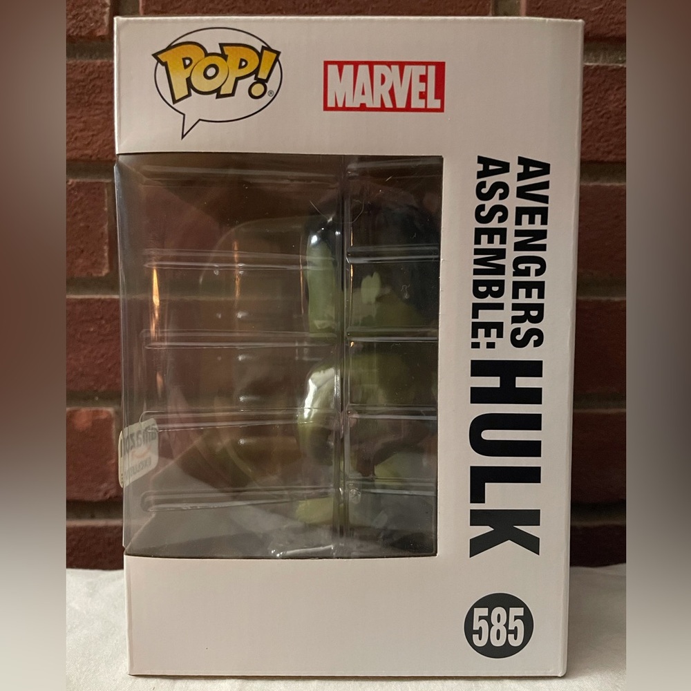Funko Pop! Deluxe Marvel Avengers Hulk #585 - Picture 7 of 9